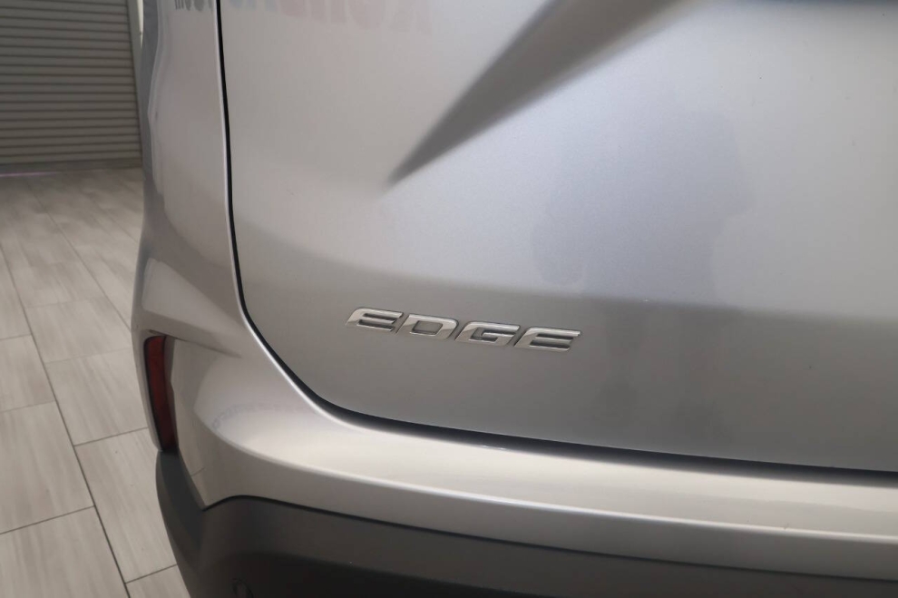 2020 Ford Edge SEL AWD 4dr Crossover, Silver, Mileage: 100,658 - photo 32