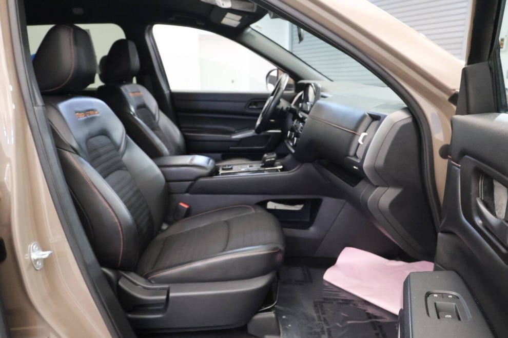 2023 Nissan Pathfinder Rock Creek AWD 4dr SUV, Tan, Mileage: 107,302 - photo 17