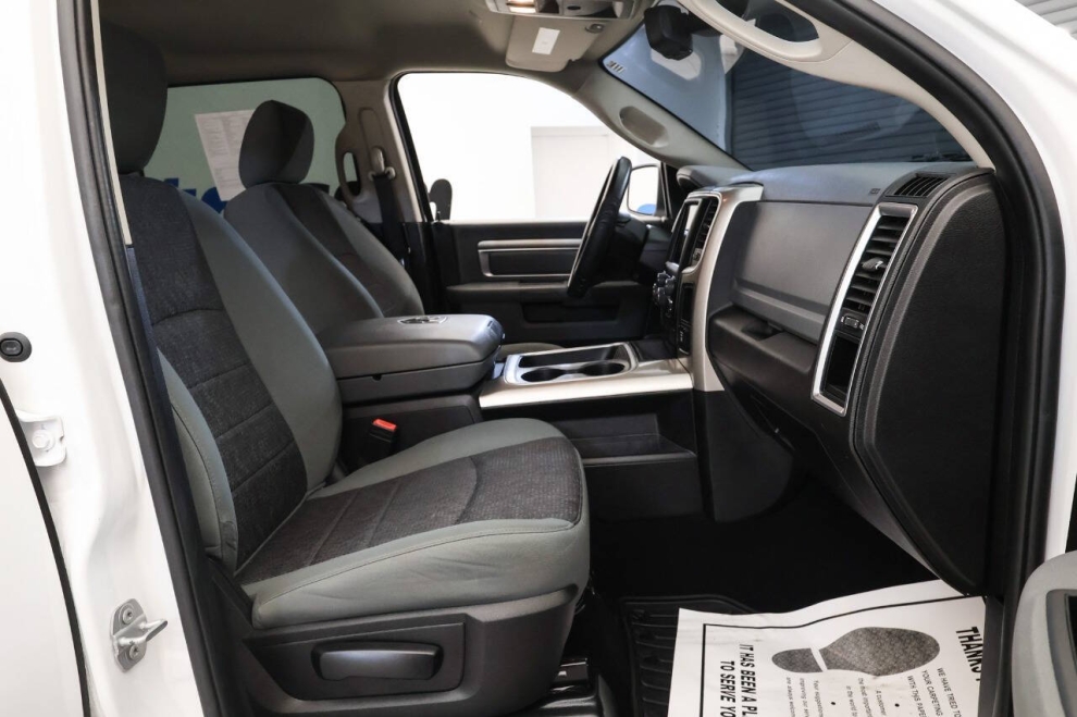 2020 RAM 1500 Classic SLT 4x4 4dr Crew Cab 5.5 ft. SB Pickup, White, Mileage: 75,860 - photo 19