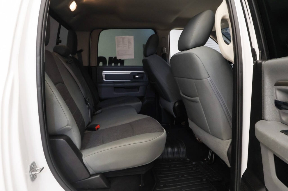 2020 RAM 1500 Classic SLT 4x4 4dr Crew Cab 5.5 ft. SB Pickup, White, Mileage: 75,860 - photo 20