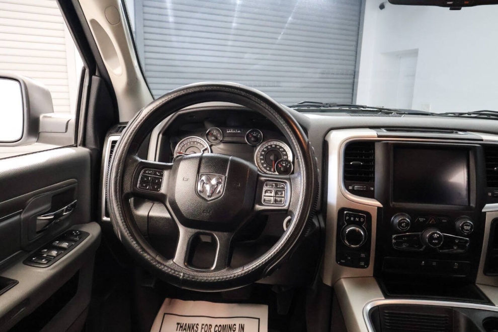 2020 RAM 1500 Classic SLT 4x4 4dr Crew Cab 5.5 ft. SB Pickup, White, Mileage: 75,860 - photo 22