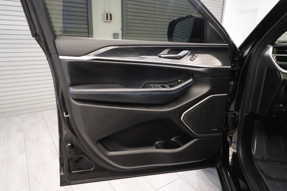2023 Jeep Grand Cherokee Trailhawk 4xe 4x4 4dr SUV, Black, Mileage: 58,988 - photo 15