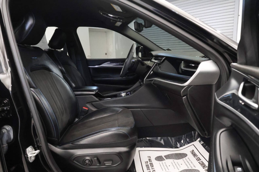 2023 Jeep Grand Cherokee Trailhawk 4xe 4x4 4dr SUV, Black, Mileage: 58,988 - photo 19