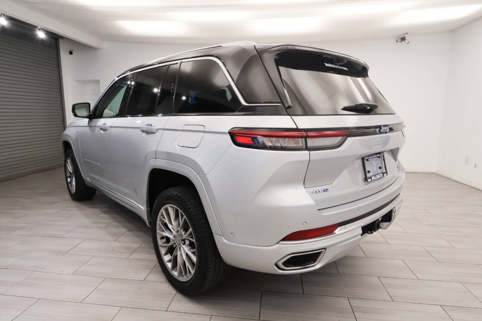 2022 Jeep Grand Cherokee Summit 4xe 4x4 4dr SUV, Silver, Mileage: 22,089 - photo 2