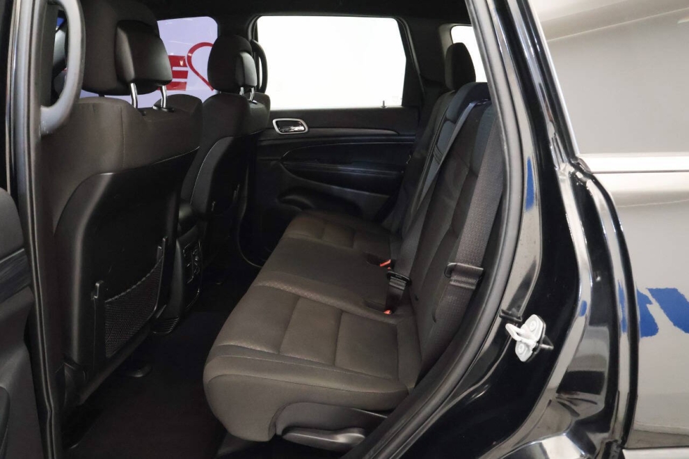2020 Jeep Grand Cherokee Laredo E 4x4 4dr SUV, Black, Mileage: 105,074 - photo 13