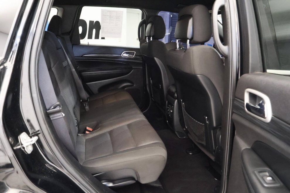 2020 Jeep Grand Cherokee Laredo E 4x4 4dr SUV, Black, Mileage: 105,074 - photo 17
