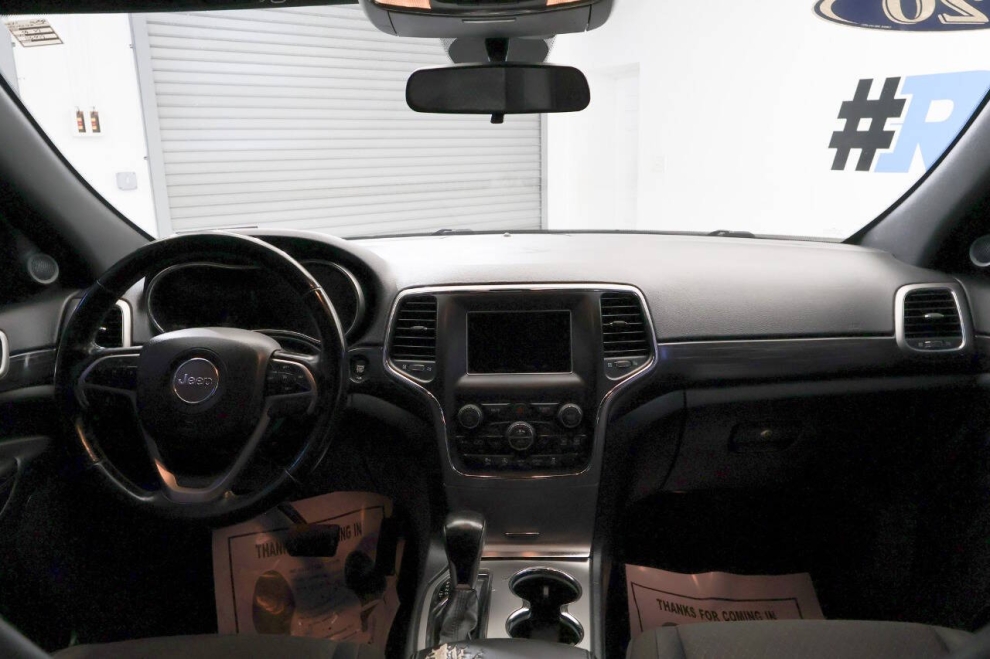 2020 Jeep Grand Cherokee Laredo E 4x4 4dr SUV, Black, Mileage: 105,074 - photo 18