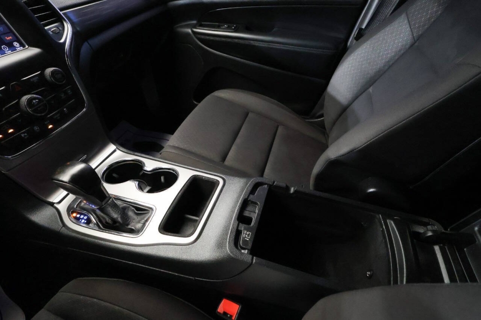 2020 Jeep Grand Cherokee Laredo E 4x4 4dr SUV, Black, Mileage: 105,074 - photo 20