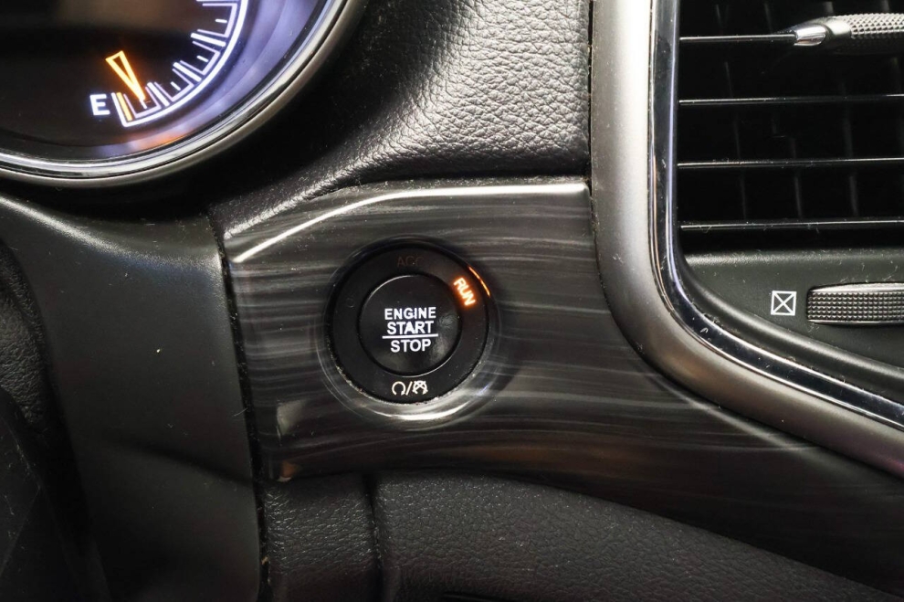 2020 Jeep Grand Cherokee Laredo E 4x4 4dr SUV, Black, Mileage: 105,074 - photo 24