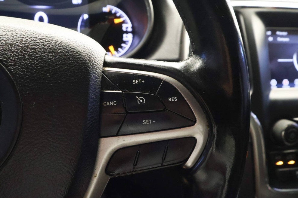2020 Jeep Grand Cherokee Laredo E 4x4 4dr SUV, Black, Mileage: 105,074 - photo 25
