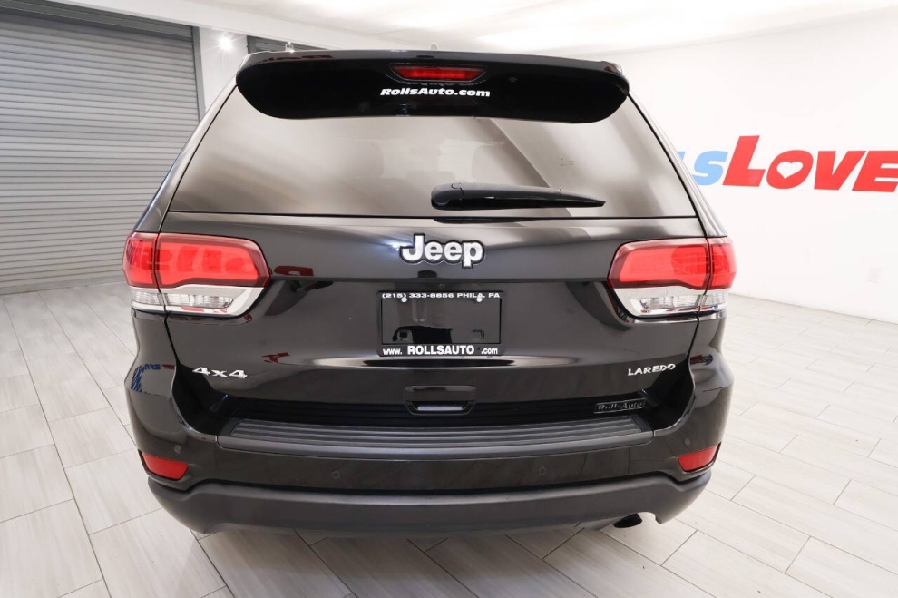 2020 Jeep Grand Cherokee Laredo E 4x4 4dr SUV, Black, Mileage: 105,074 - photo 3