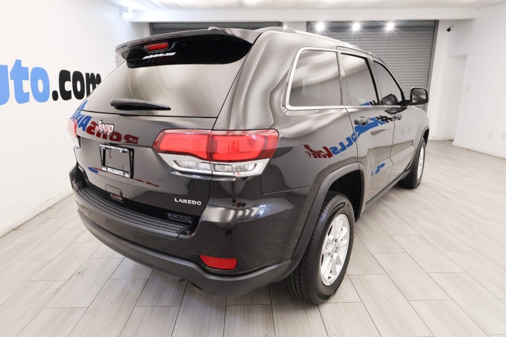 2020 Jeep Grand Cherokee Laredo E 4x4 4dr SUV, Black, Mileage: 105,074 - photo 4