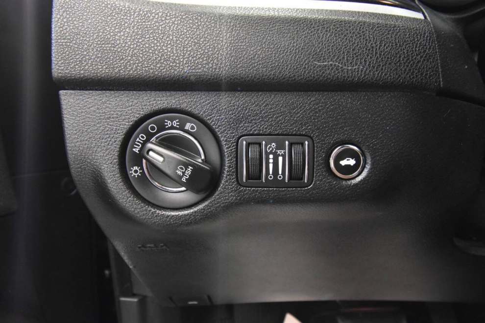 2018 Chrysler 300 Touring AWD 4dr Sedan, Negro, Mileage: 61,693 - photo 32