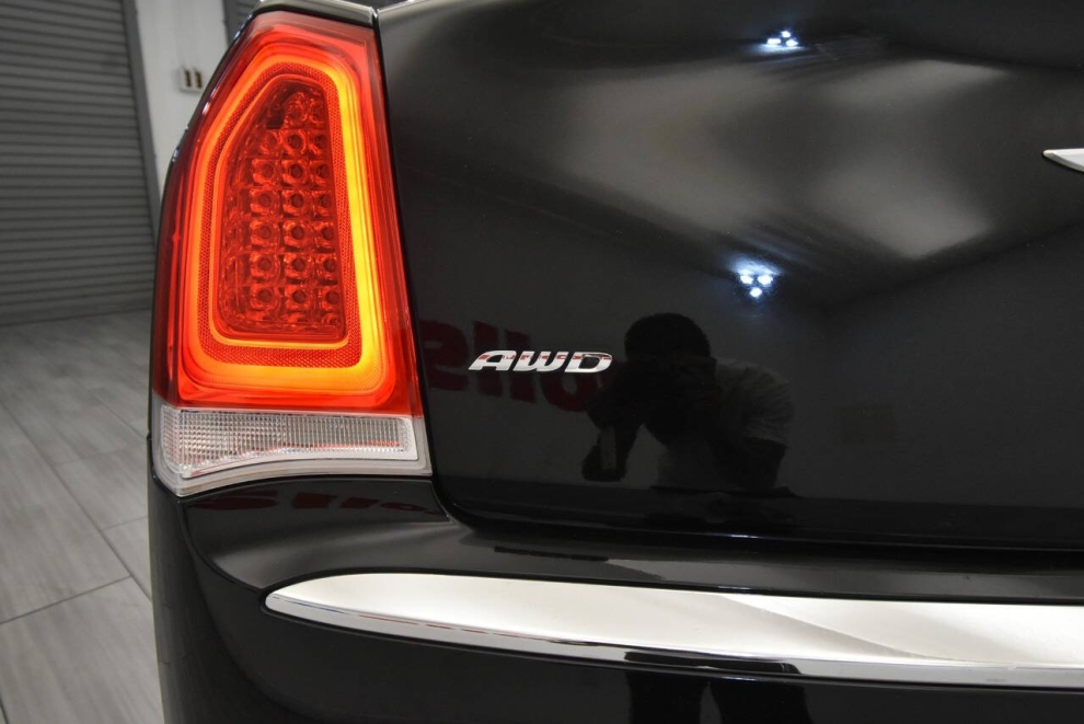 2018 Chrysler 300 Touring AWD 4dr Sedan, Negro, Mileage: 61,693 - photo 35