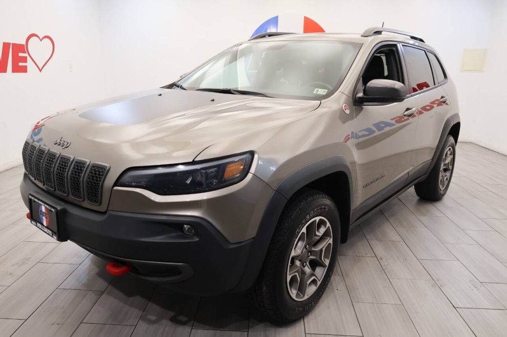 2020 Jeep Cherokee Trailhawk 4x4 4dr SUV, Tan, Mileage: 75,229 