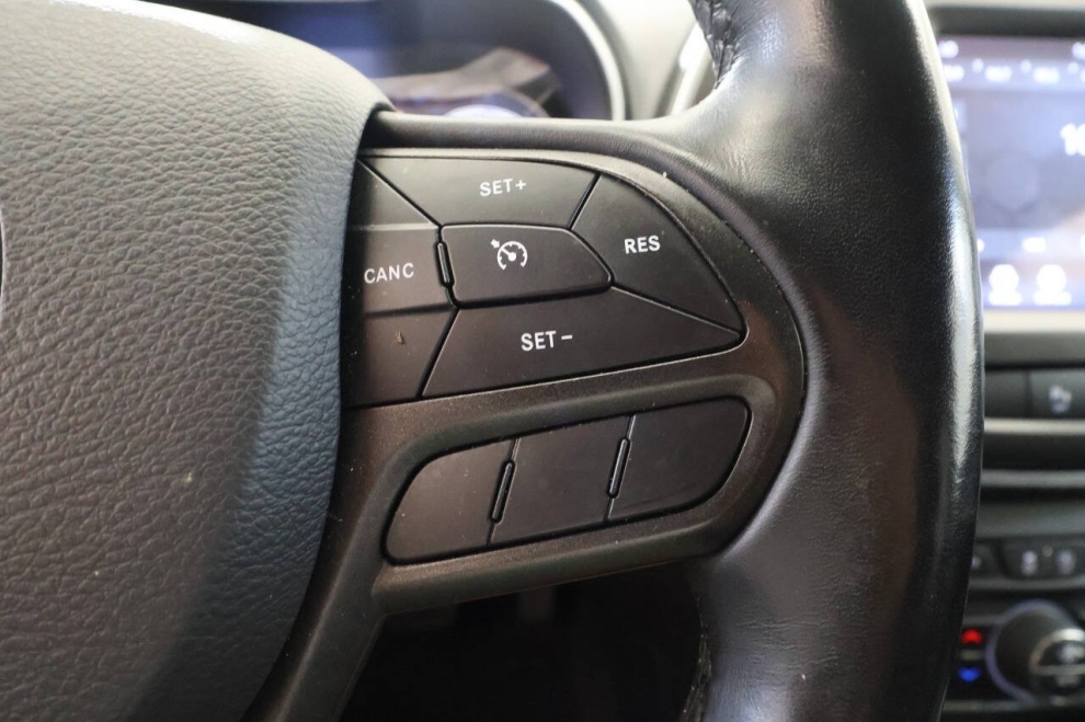 2020 Jeep Cherokee Trailhawk 4x4 4dr SUV, Tan, Mileage: 75,229 - photo 26