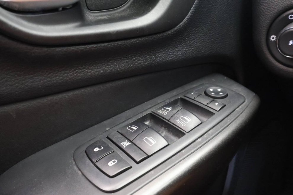 2020 Jeep Cherokee Trailhawk 4x4 4dr SUV, Tan, Mileage: 75,229 - photo 29