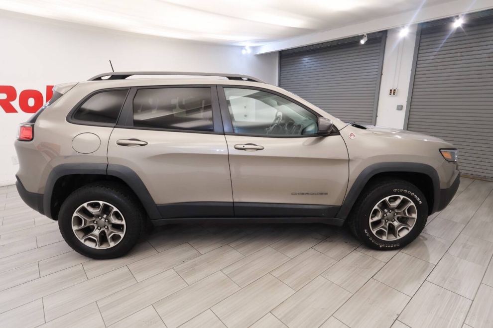 2020 Jeep Cherokee Trailhawk 4x4 4dr SUV, Tan, Mileage: 75,229 - photo 5