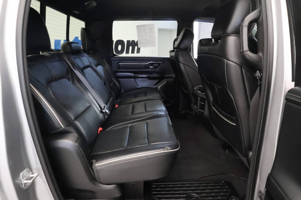 2022 RAM 1500 Limited 4x4 4dr Crew Cab 5.6 ft. SB Pickup, Plata, Mileage: 68,069 - photo 19