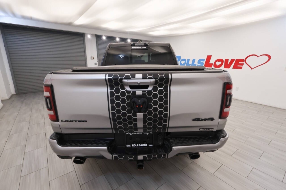 2022 RAM 1500 Limited 4x4 4dr Crew Cab 5.6 ft. SB Pickup, Plata, Mileage: 68,069 - photo 3