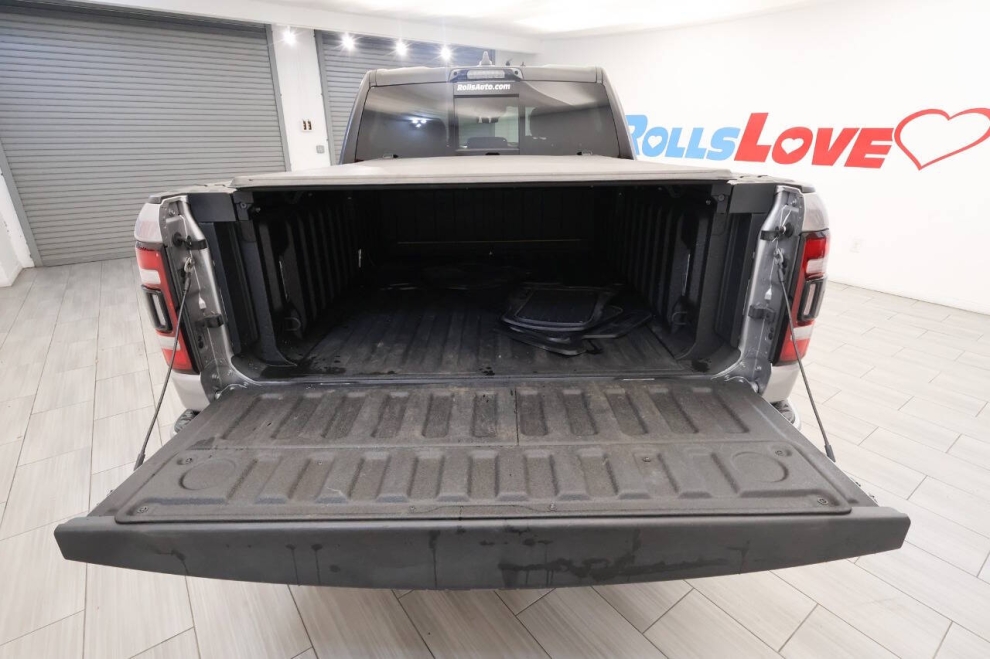 2022 RAM 1500 Limited 4x4 4dr Crew Cab 5.6 ft. SB Pickup, Plata, Mileage: 68,069 - photo 36
