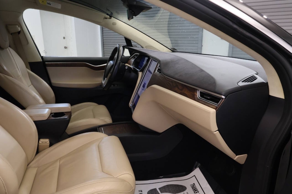 2017 Tesla Model X 75D AWD 4dr SUV, Black, Mileage: 84,636 - photo 18