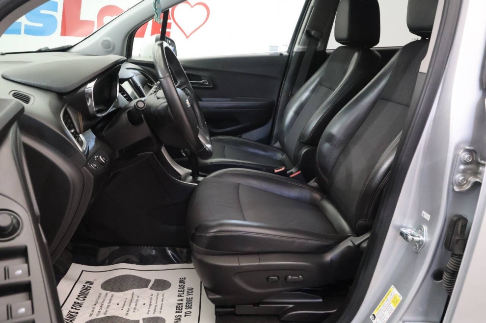 2019 Chevrolet Trax LT AWD 4dr Crossover, Silver, Mileage: 21,121 - photo 11