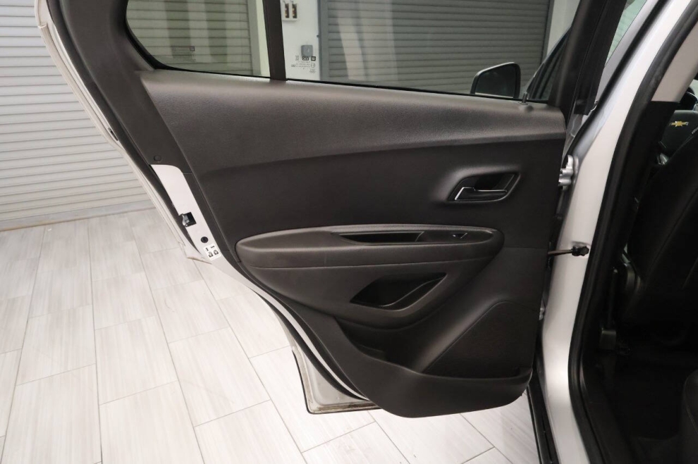 2019 Chevrolet Trax LT AWD 4dr Crossover, Silver, Mileage: 21,121 - photo 14