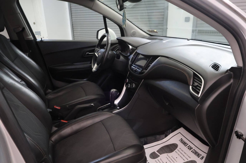 2019 Chevrolet Trax LT AWD 4dr Crossover, Silver, Mileage: 21,121 - photo 15