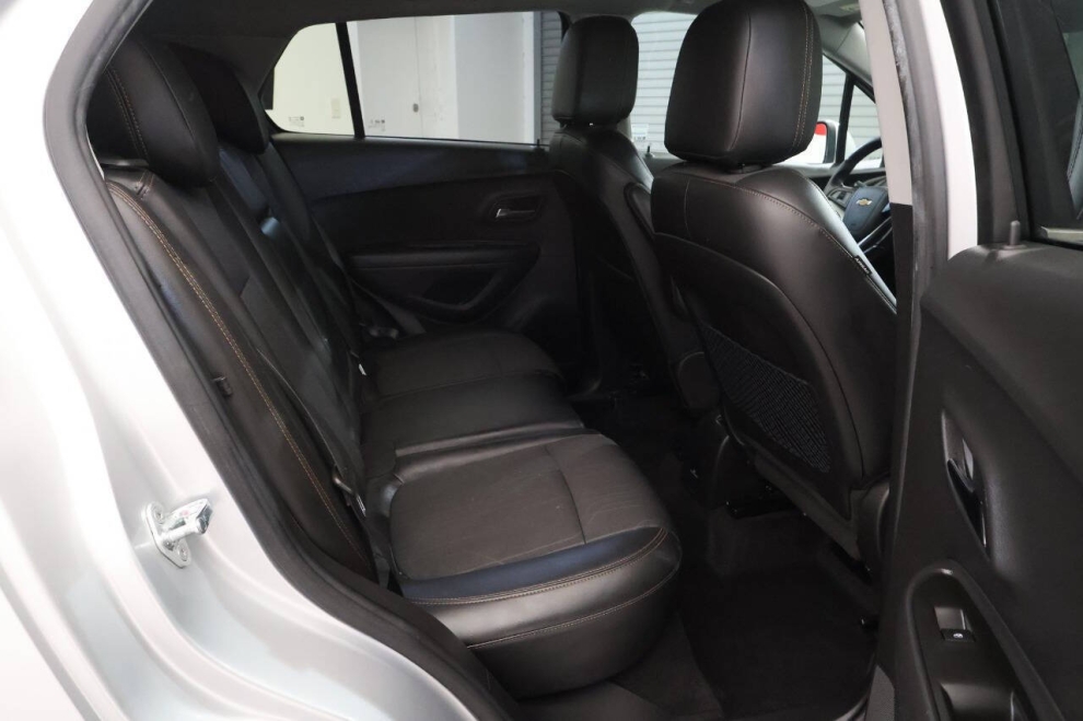 2019 Chevrolet Trax LT AWD 4dr Crossover, Silver, Mileage: 21,121 - photo 17