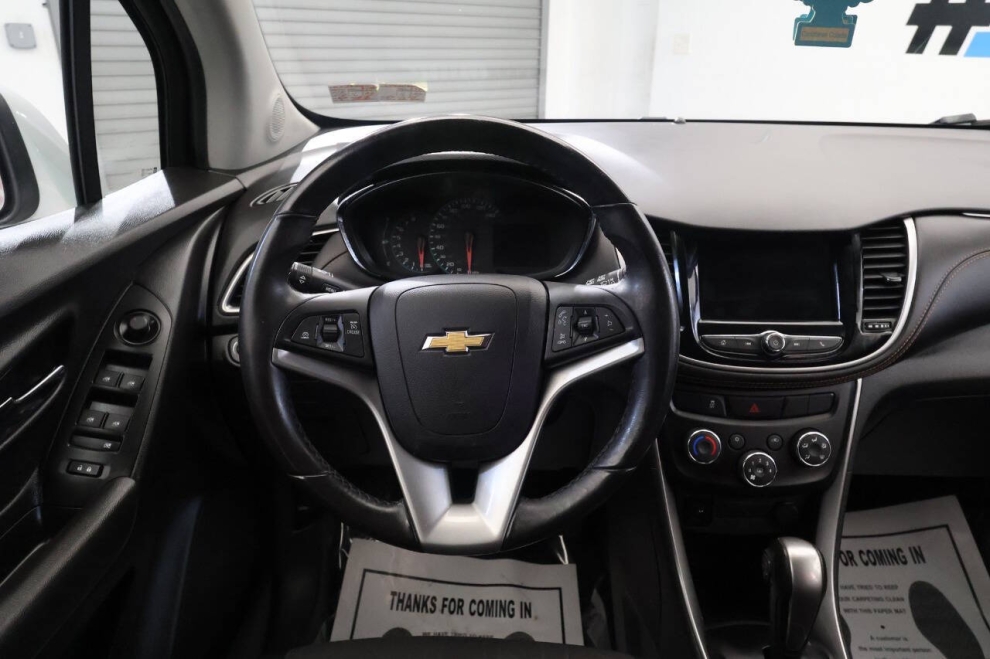 2019 Chevrolet Trax LT AWD 4dr Crossover, Silver, Mileage: 21,121 - photo 19