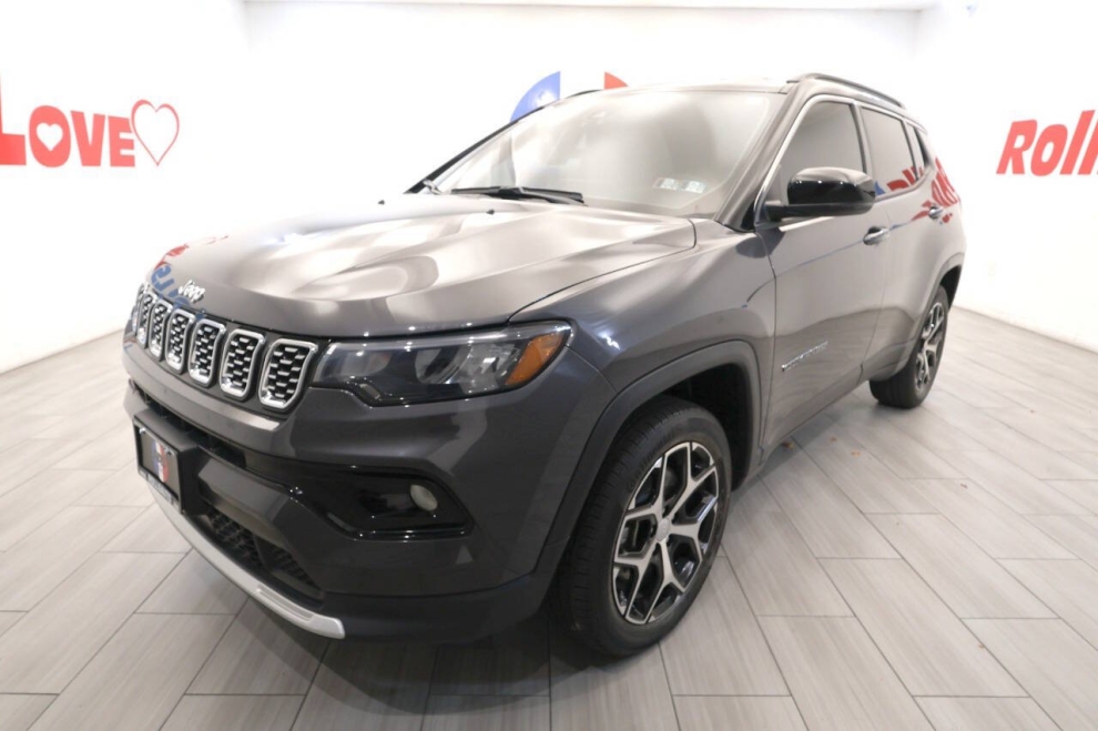 2024 Jeep Compass Limited 4x4 4dr SUV, Gray, Mileage: 22,574 