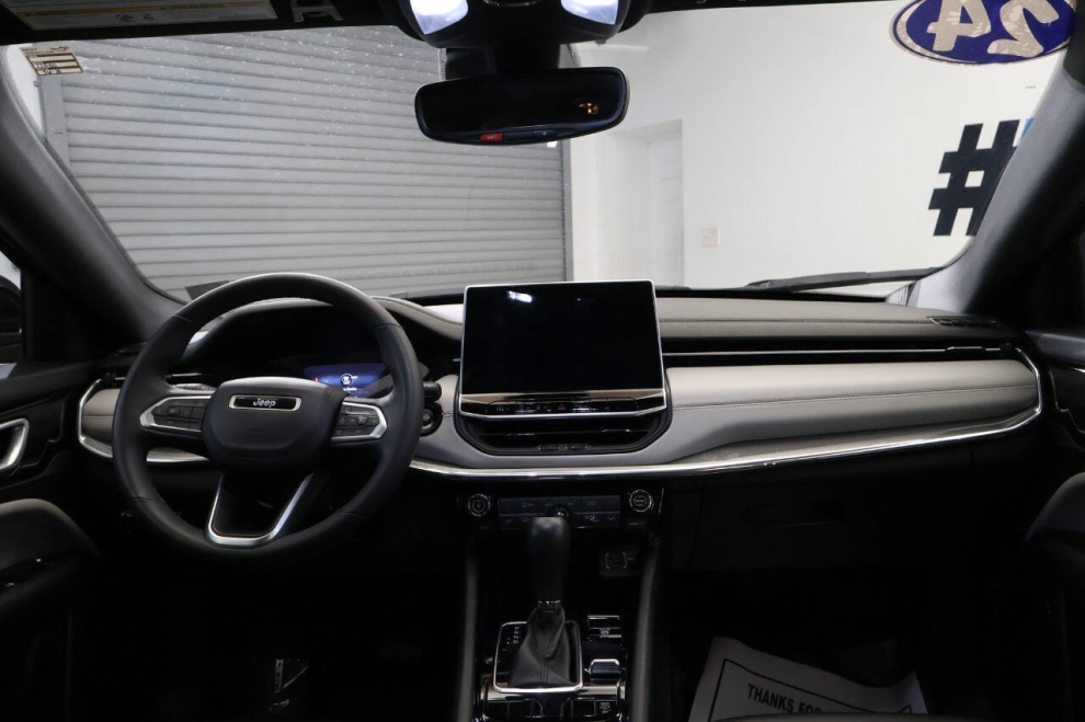 2024 Jeep Compass Limited 4x4 4dr SUV, Gray, Mileage: 22,574 - photo 18