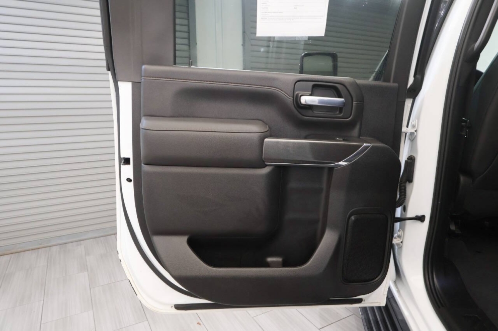 2023 GMC Sierra 2500HD AT4 4x4 4dr Crew Cab SB, White, Mileage: 70,192 - photo 16