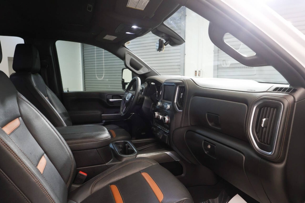 2023 GMC Sierra 2500HD AT4 4x4 4dr Crew Cab SB, White, Mileage: 70,192 - photo 17