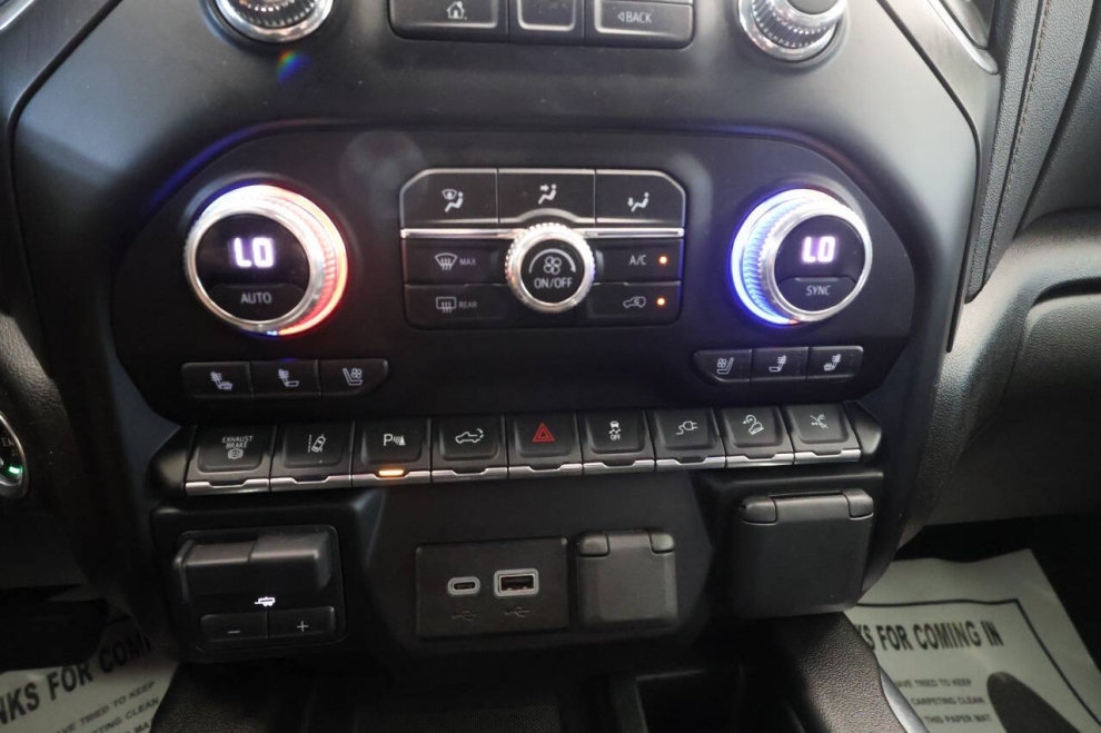2023 GMC Sierra 2500HD AT4 4x4 4dr Crew Cab SB, White, Mileage: 70,192 - photo 27