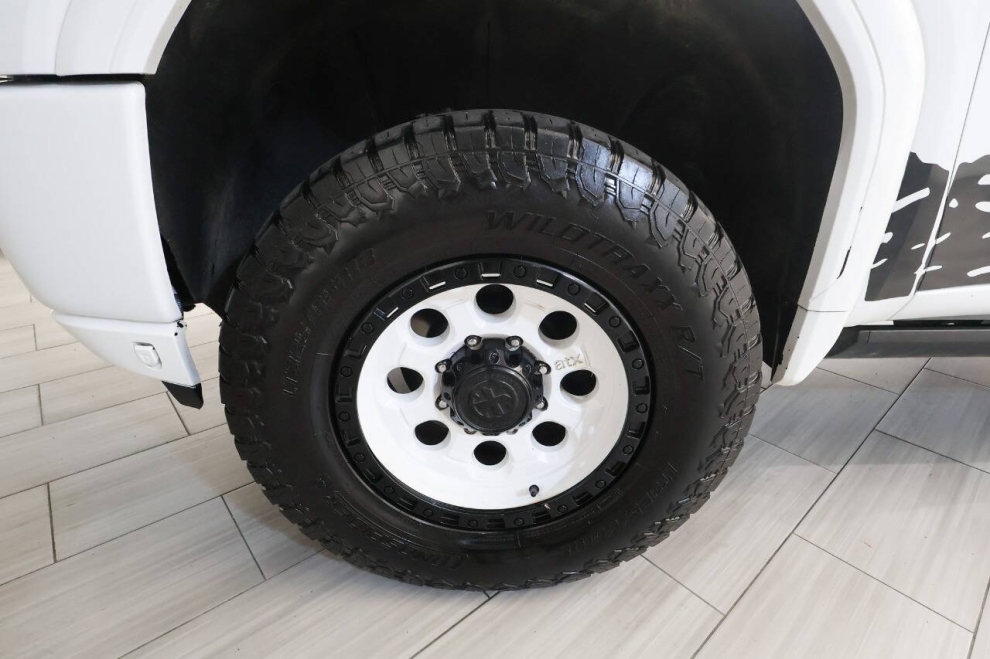 2023 GMC Sierra 2500HD AT4 4x4 4dr Crew Cab SB, White, Mileage: 70,192 - photo 9