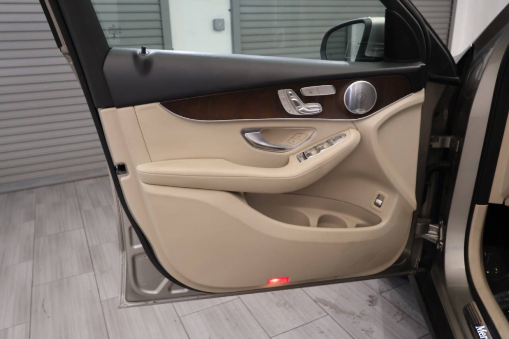 2020 Mercedes-Benz GLC GLC 300 4MATIC AWD 4dr SUV, Champagne, Mileage: 62,940 - photo 12