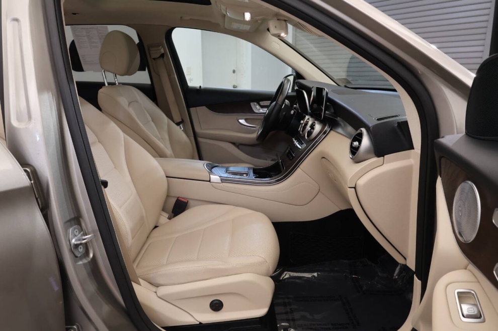 2020 Mercedes-Benz GLC GLC 300 4MATIC AWD 4dr SUV, Champagne, Mileage: 62,940 - photo 16