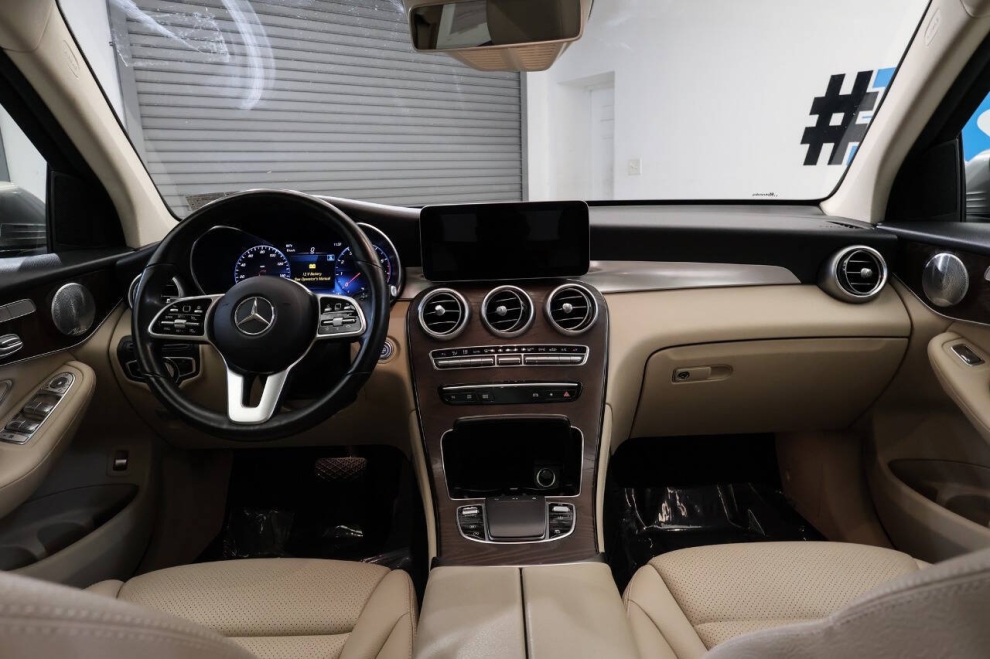 2020 Mercedes-Benz GLC GLC 300 4MATIC AWD 4dr SUV, Champagne, Mileage: 62,940 - photo 18