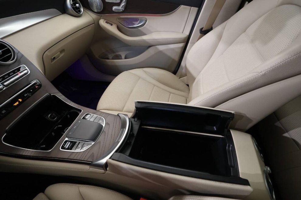 2020 Mercedes-Benz GLC GLC 300 4MATIC AWD 4dr SUV, Champagne, Mileage: 62,940 - photo 21