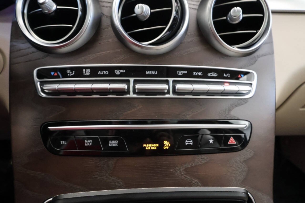 2020 Mercedes-Benz GLC GLC 300 4MATIC AWD 4dr SUV, Champagne, Mileage: 62,940 - photo 22