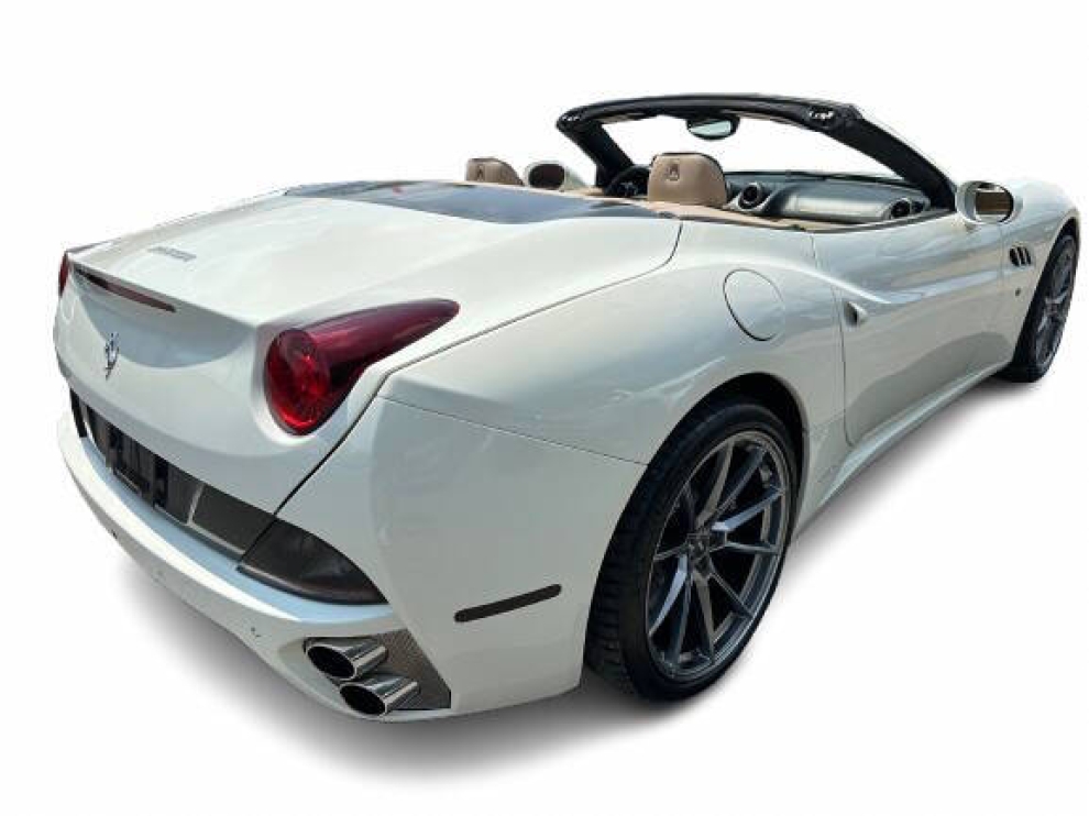 2014 Ferrari California Base 2dr Convertible, White, Mileage: 58,992 - photo 8