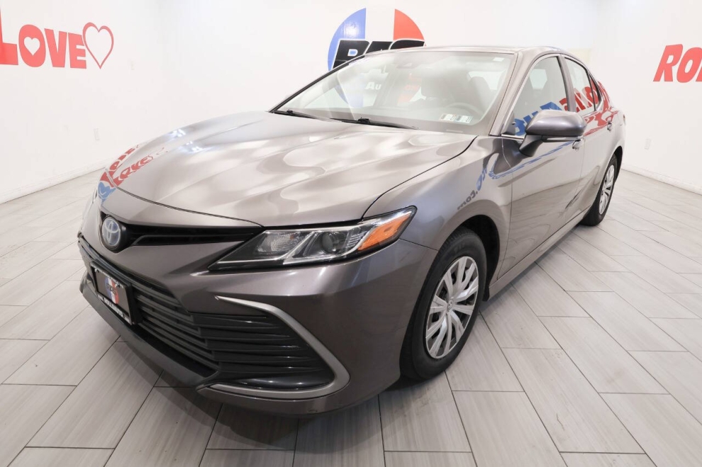 2023 Toyota Camry Hybrid LE 4dr Sedan, Gray, Mileage: 82,743 