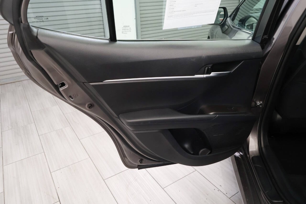 2023 Toyota Camry Hybrid LE 4dr Sedan, Gray, Mileage: 82,743 - photo 14