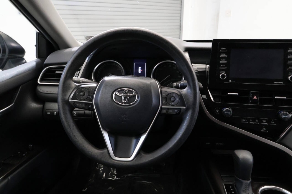 2023 Toyota Camry Hybrid LE 4dr Sedan, Gray, Mileage: 82,743 - photo 19