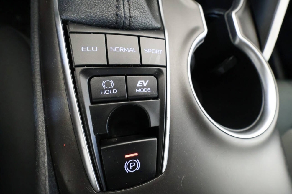 2023 Toyota Camry Hybrid LE 4dr Sedan, Gray, Mileage: 82,743 - photo 24