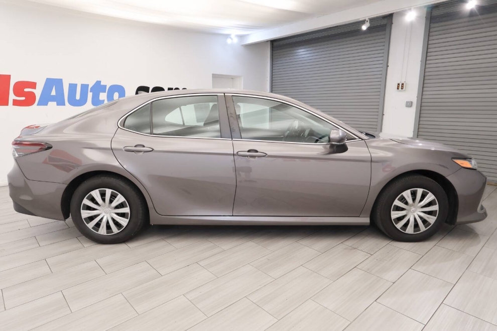2023 Toyota Camry Hybrid LE 4dr Sedan, Gray, Mileage: 82,743 - photo 5