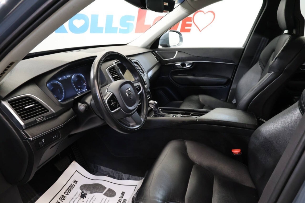2020 Volvo XC90 T6 Momentum 6 Passenger AWD 4dr SUV, Gray, Mileage: 63,245 - photo 10
