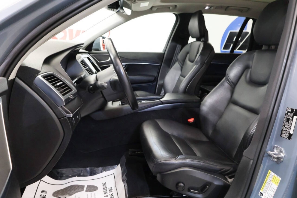 2020 Volvo XC90 T6 Momentum 6 Passenger AWD 4dr SUV, Gray, Mileage: 63,245 - photo 11